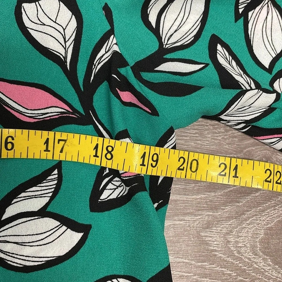 NWOT Apt. 9 3/4 Bell Sleeve Blouse Green Floral Print S - Picture 7 of 15